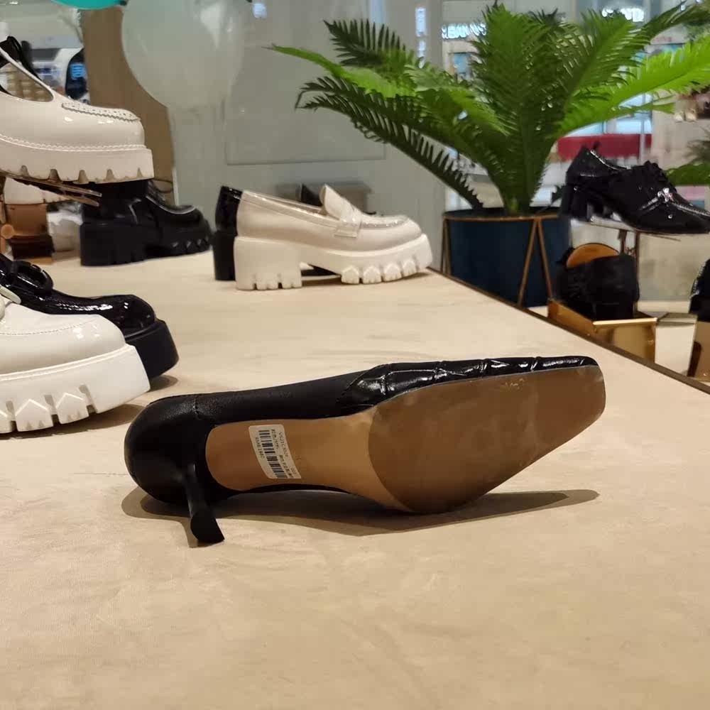 vme舞魅2021秋季新款尖头细跟方头羊皮女鞋女单鞋vs21c3028