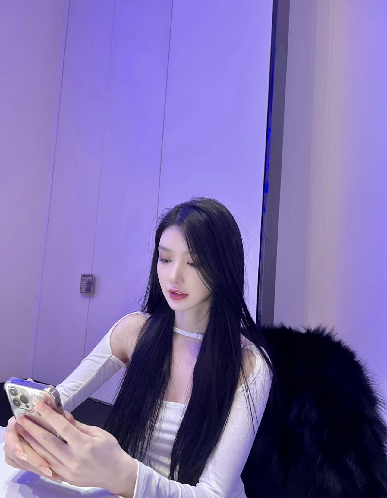 江南美人纯欲解构剪裁露肩长袖百搭辣妹套头t恤