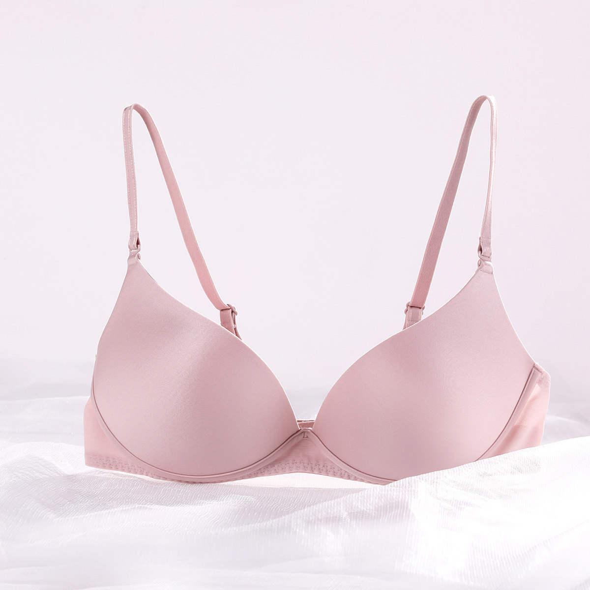 安莉芳小胸厚杯无钢圈文胸女士正品舒适光面内衣eb1991