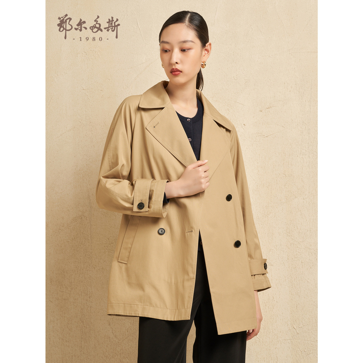 鄂尔多斯1980女装新款纯棉翻领风衣外套通勤短上衣腰部风衣