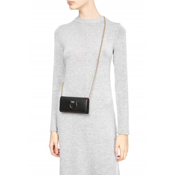 Ferragamo / Ferragamo Women's Bag Women's Black Bow Chain Bag 22d513 Ferragamo / Ferragamo Women's Bag Women's Black Bow Chain Bag 22d513