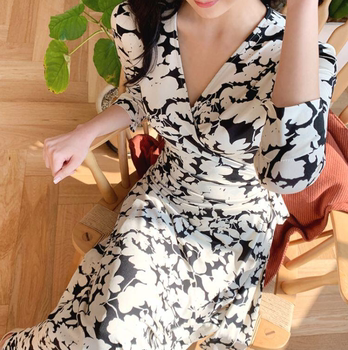 D's new ladylike temperament wrap skirt slim fit V-neck floral dress summer vacation seaside slit long skirt