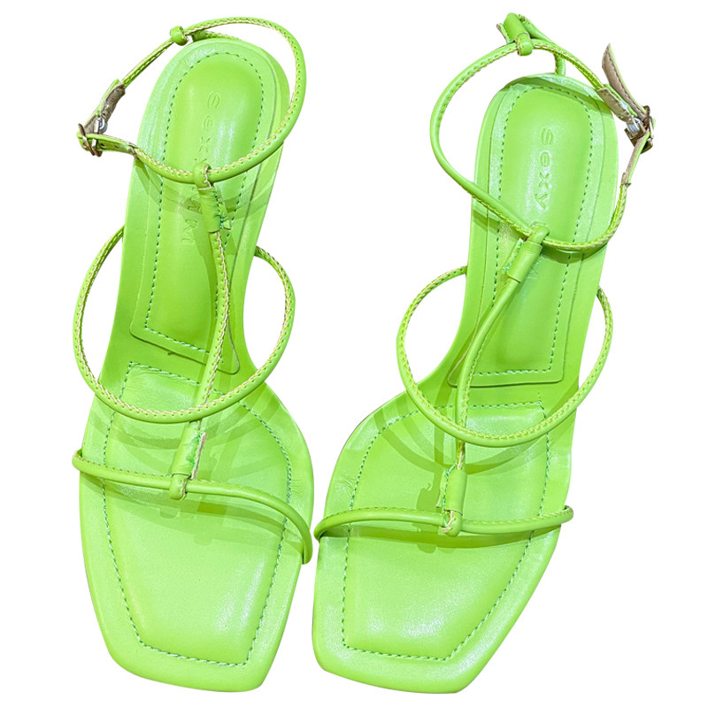 草绿色凉鞋高级感小众2021年新款高跟鞋夏季一字细带露趾方头鞋子