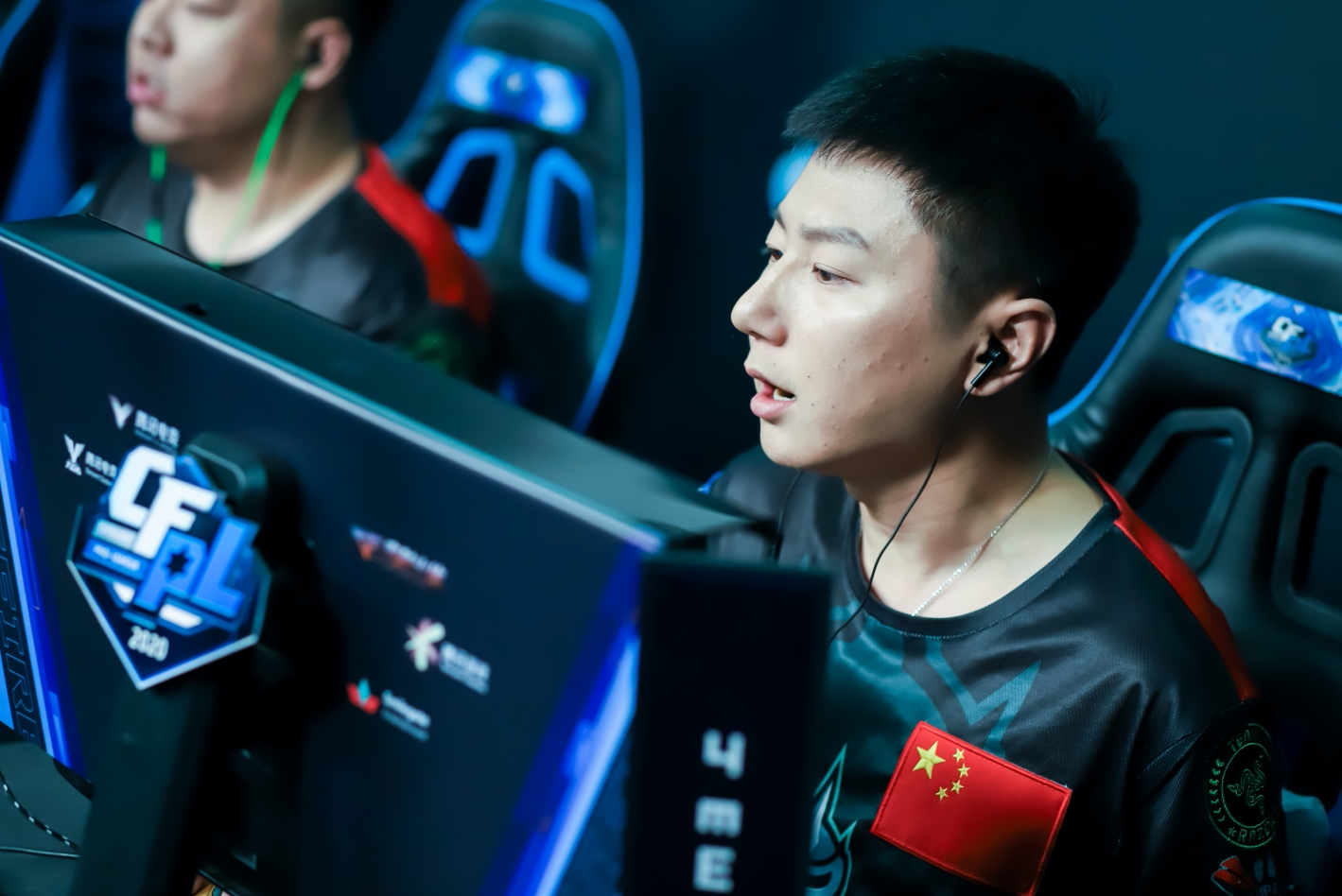 4me同款razer雷蛇战锤狂鲨双核版入耳耳机耳机