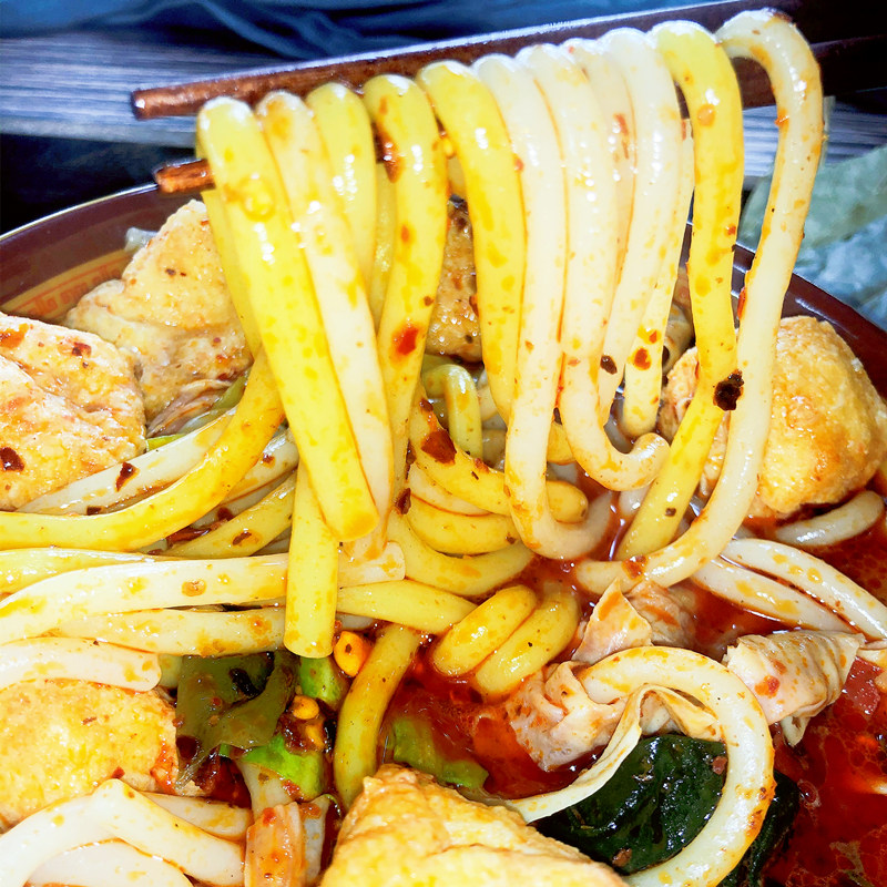 麻辣烫东北黑龙江老式南街大碗黏糊牛筋袋装速食螺蛳粉