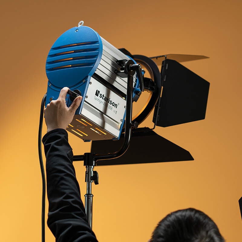 鑫威森2000w电影钨丝灯视频3200k暖光灯影视聚光灯剧组片场微电影灯光