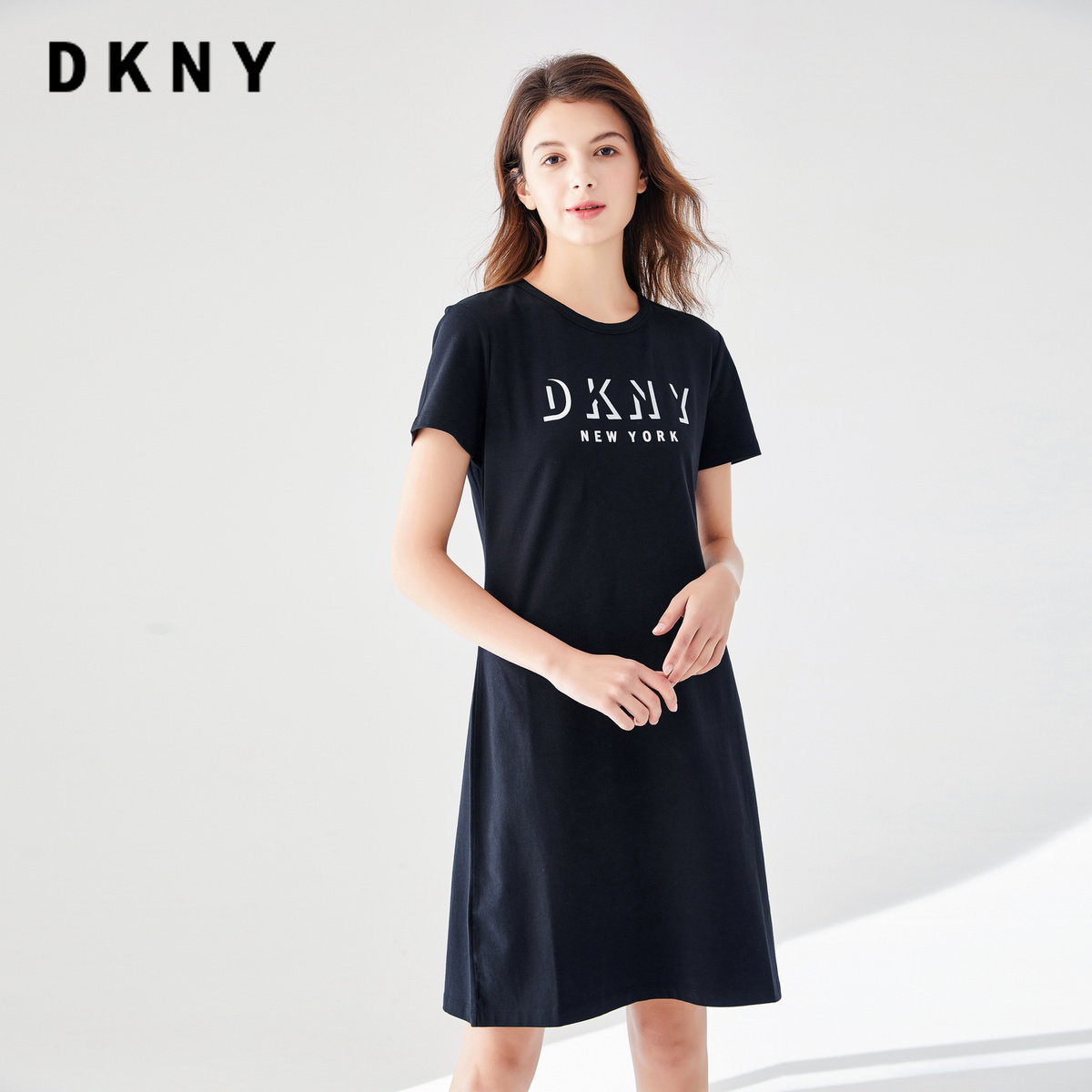 dkny2020夏季新品女装小短袖休闲logo款连衣裙棉质圆领小短裙
