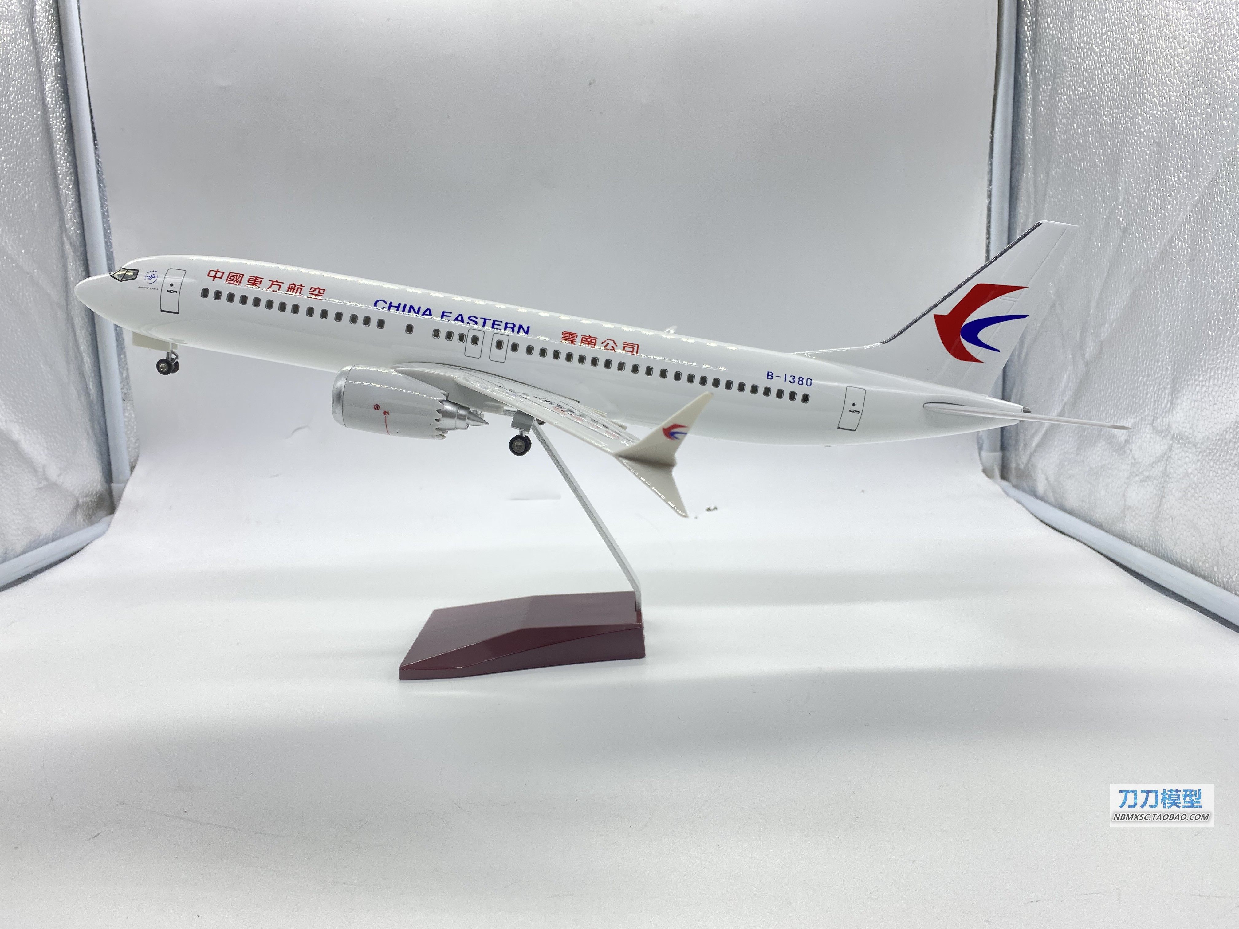 波音b7378max中国东方航空客机飞机模型led灯光版机航模