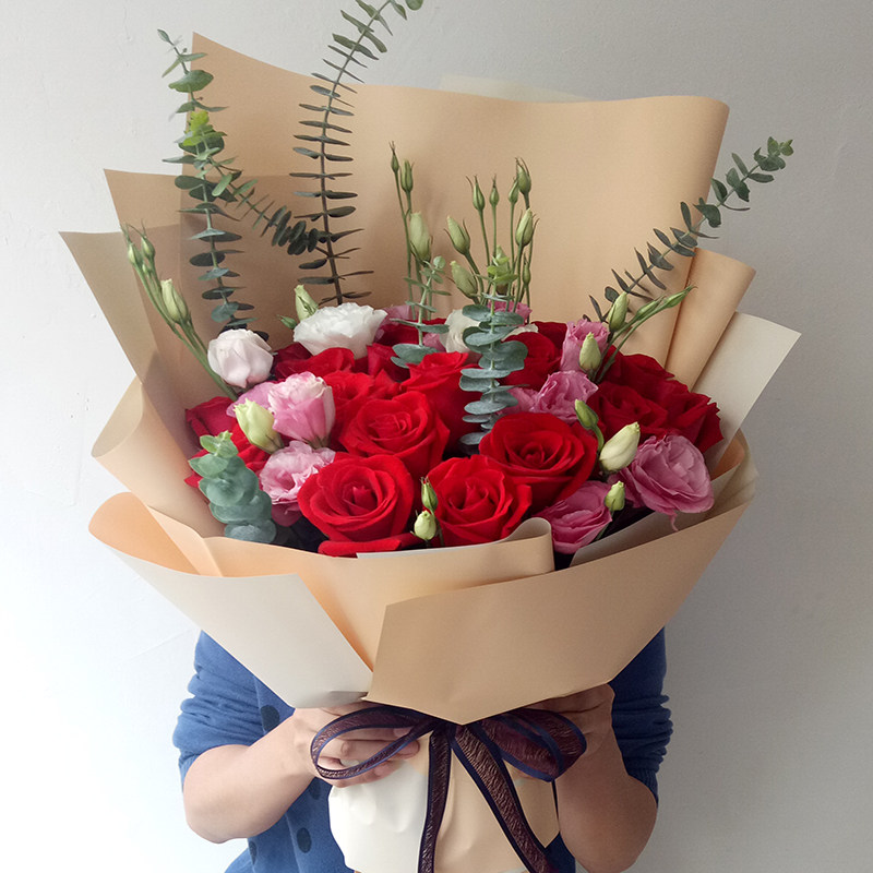 玫瑰同城昆明花店花束鲜花速递混搭玫瑰红红粉送花鲜花速递同城