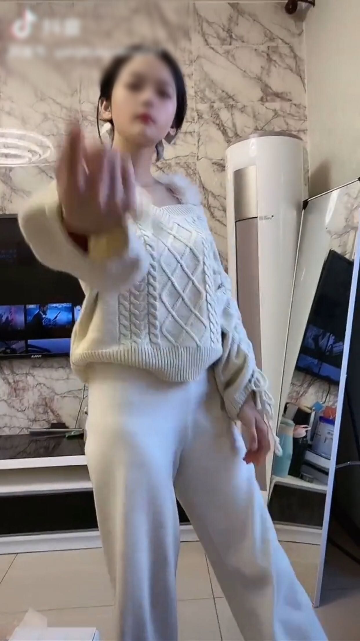 抖音网红杨小萌同款衣服露肩吊带针织衫毛衣针织时尚套装