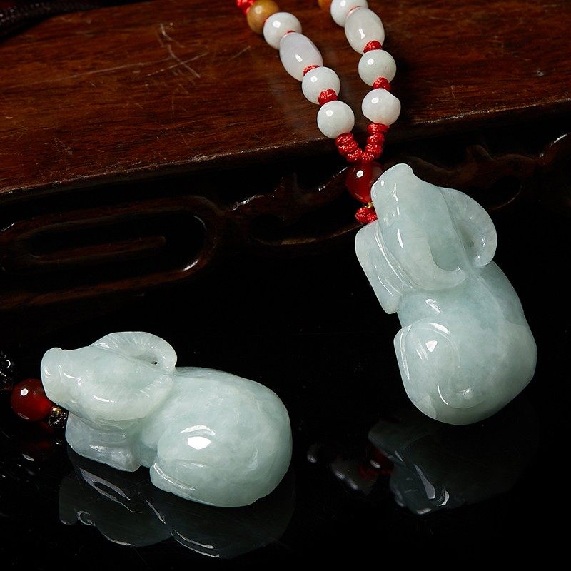 翡翠生肖牛吊坠男女宝宝玉石属牛玉坠玉牛挂件十二生肖牛气冲天