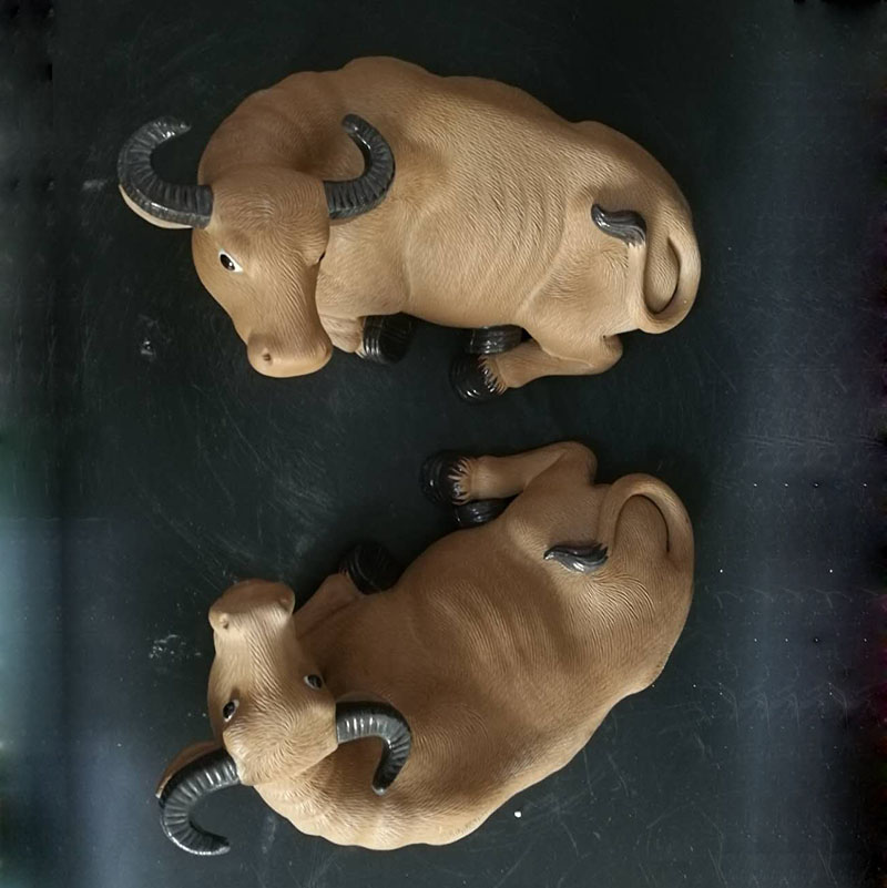 陶瓷牛摆件招财风水镇宅黄卧牛石湾公仔假山饰品家居书房浴室摆设