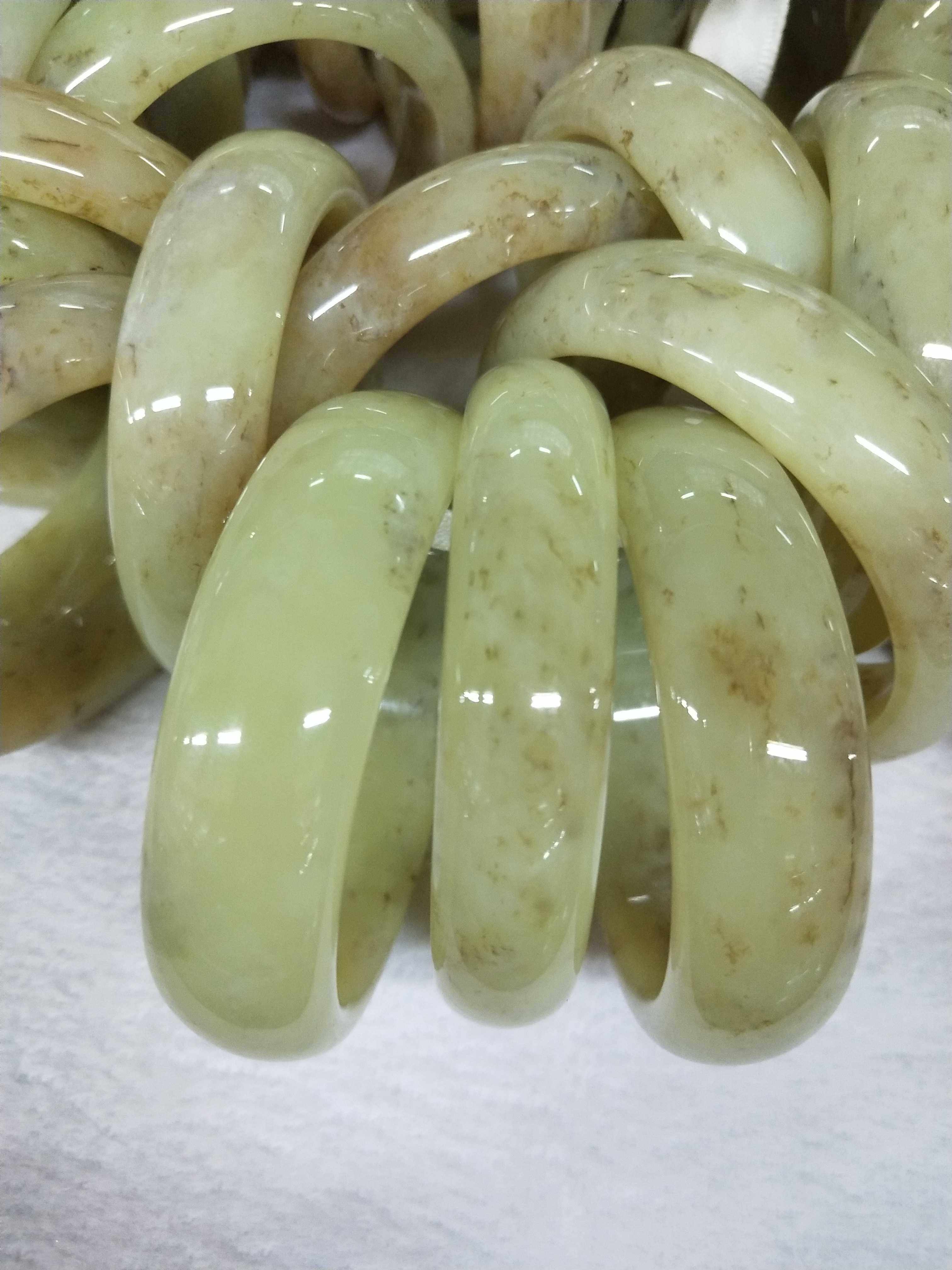 黄白老玉玉石手镯内径60mm手镯