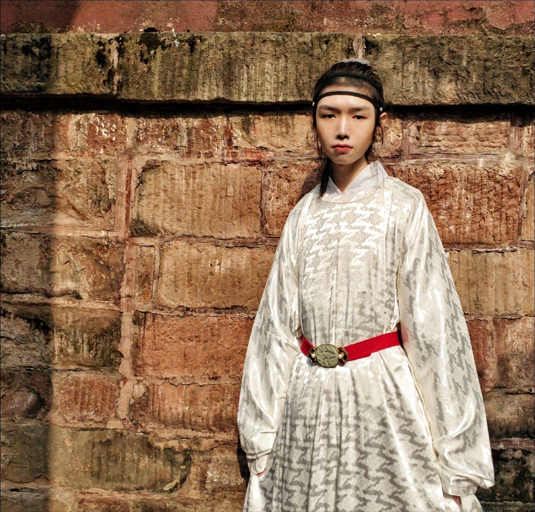 【白鹿城】单层明初云纹提花绸圆领打褶袍明制男装售罄展示