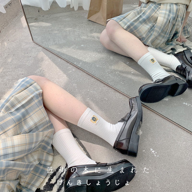 匠树家刺绣勋章袜子女中筒筒袜jk制服棉袜学院短袜