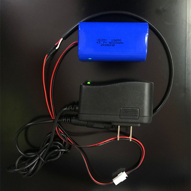 3.7v锂电池充电器转接头5v通用玩具智能转灯充满电池