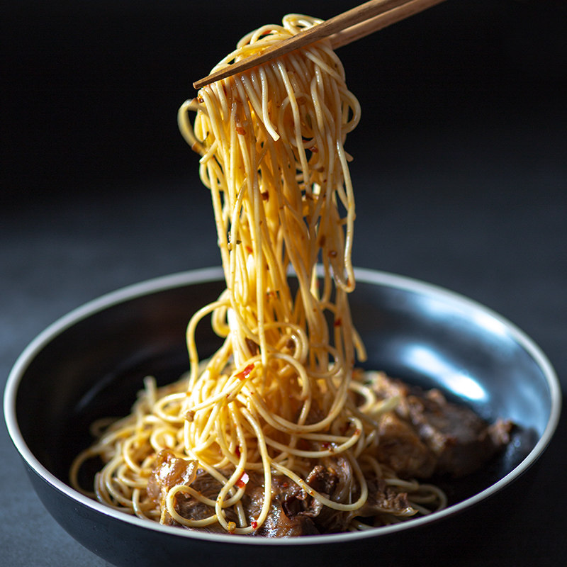 牛肉番尼新品推荐拌面香辣肉酱速食袋装一人夜宵方便面