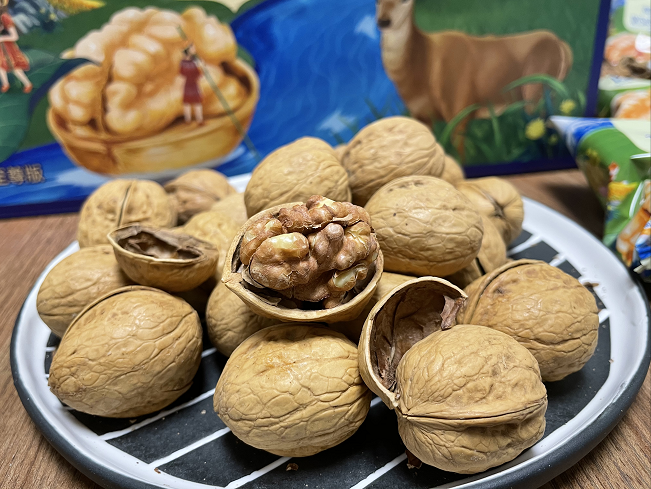 疆果阿克苏特产纸皮核桃薄皮孕妇2020新货草本纸皮