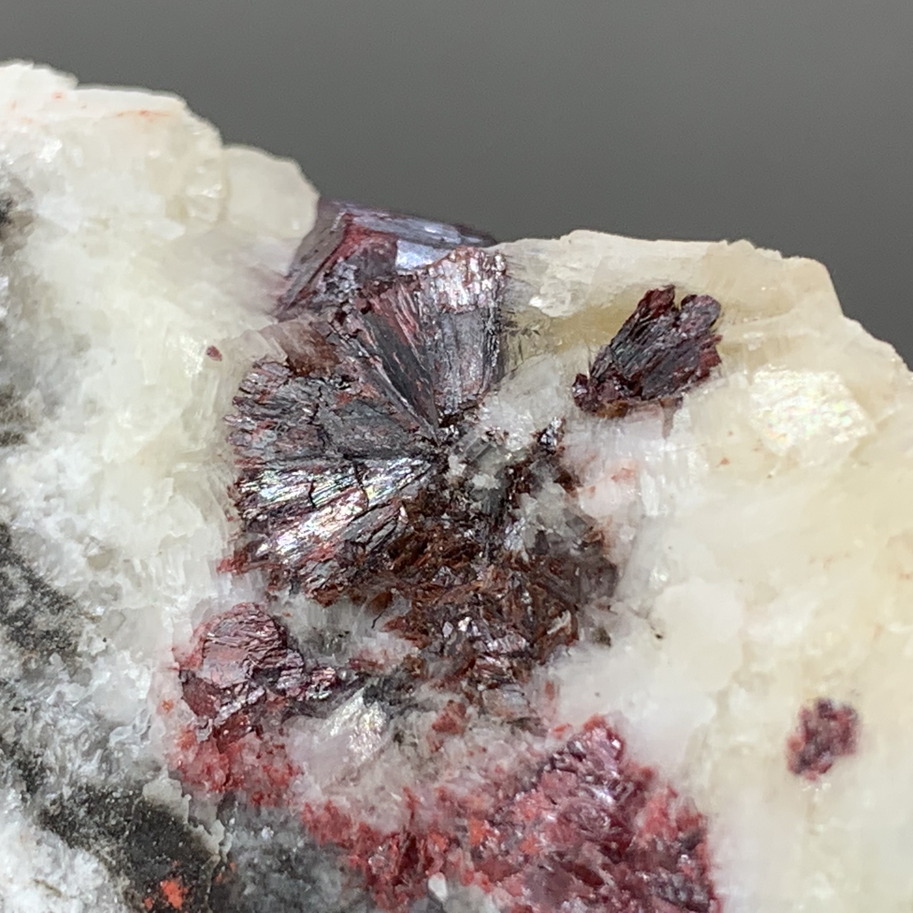 天然朱砂辰砂矿物晶体矿石标本原石观赏奇石摆件