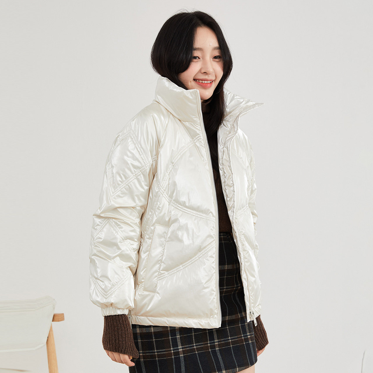 雪中飞秋冬2021新款立领领亮休闲时尚短款女士羽绒服羽绒服