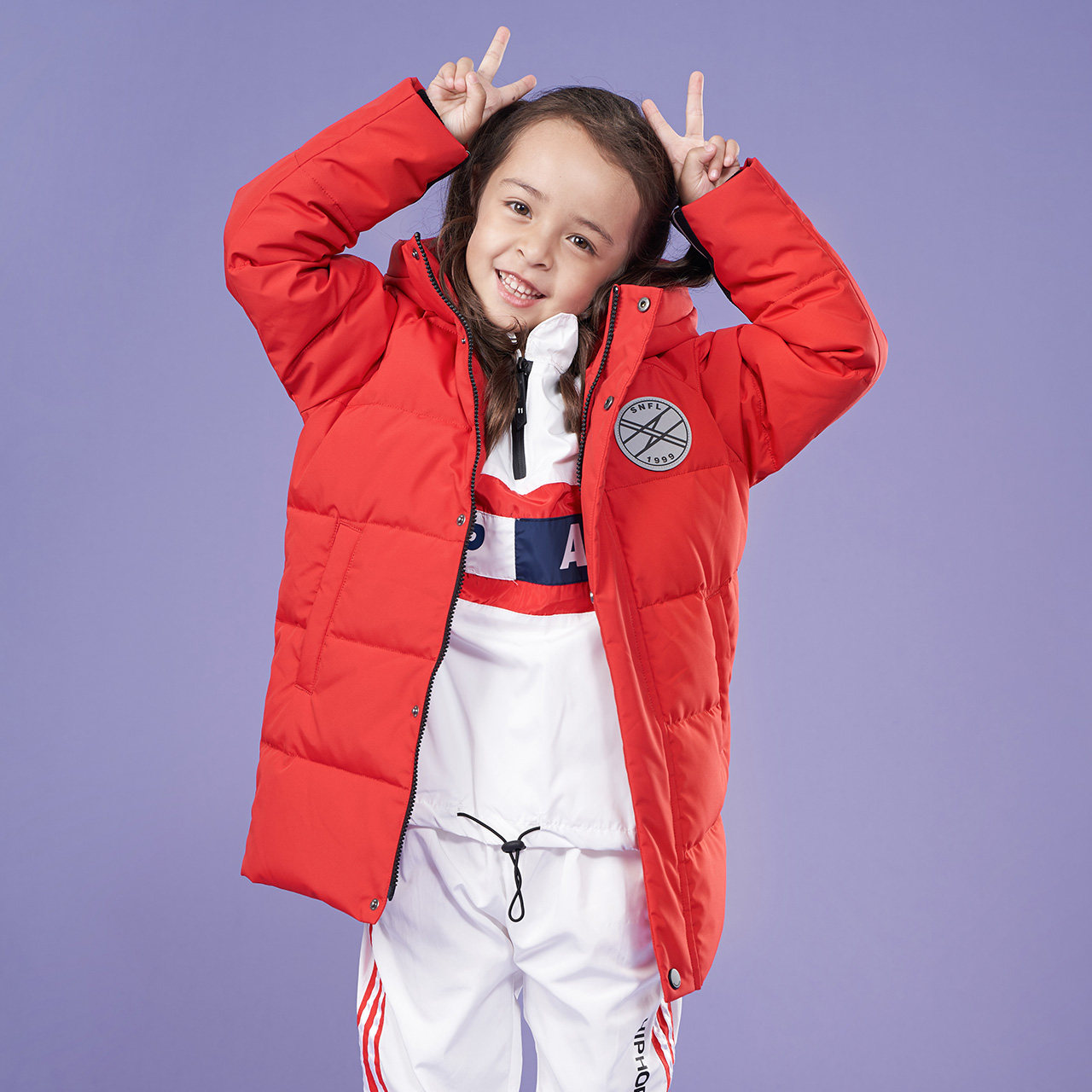 雪中飞2021秋冬新款温暖舒适趣味织带男女童装中长连帽面包羽绒服