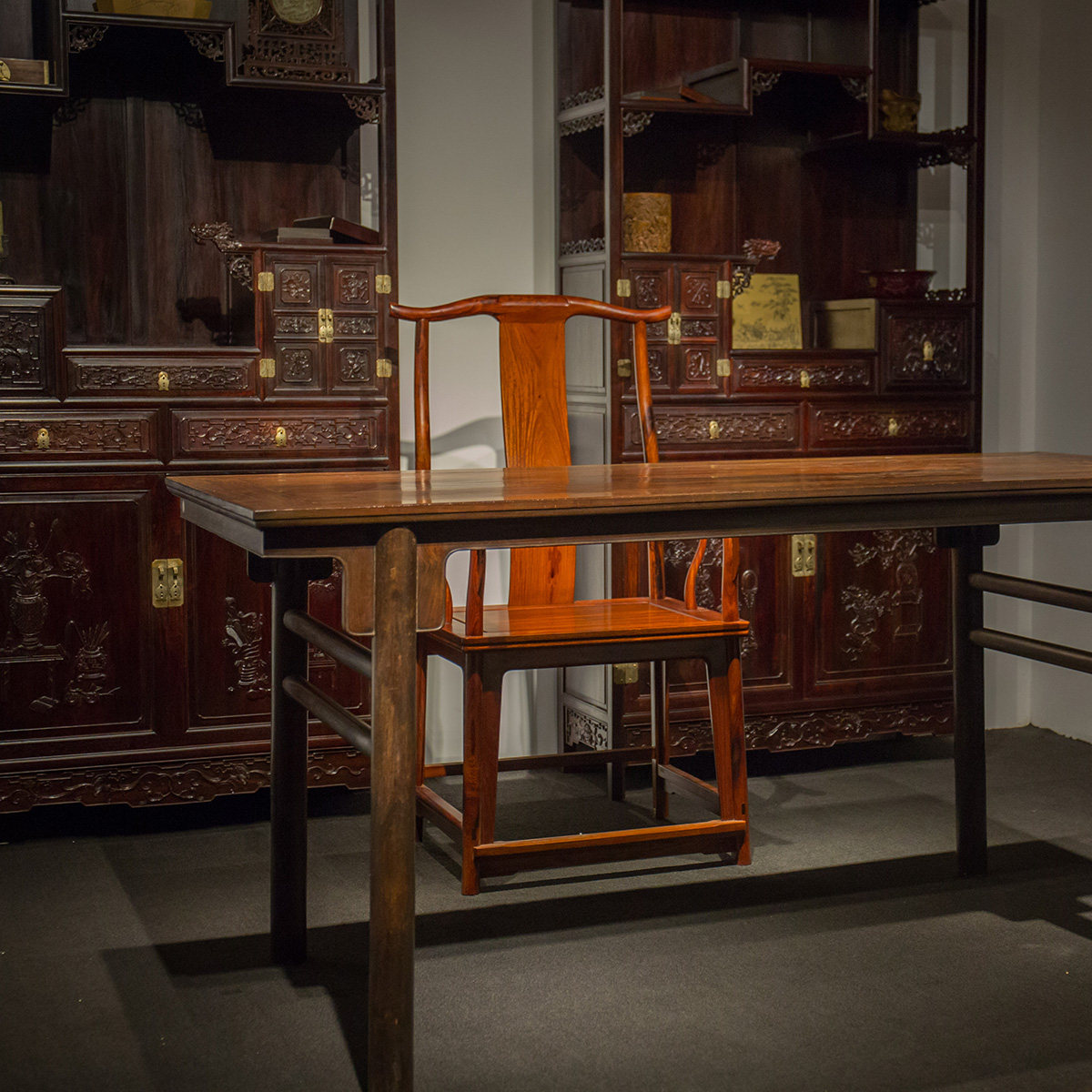 大画清代红木夹头明清古典家具收藏书房桌子书桌摆件