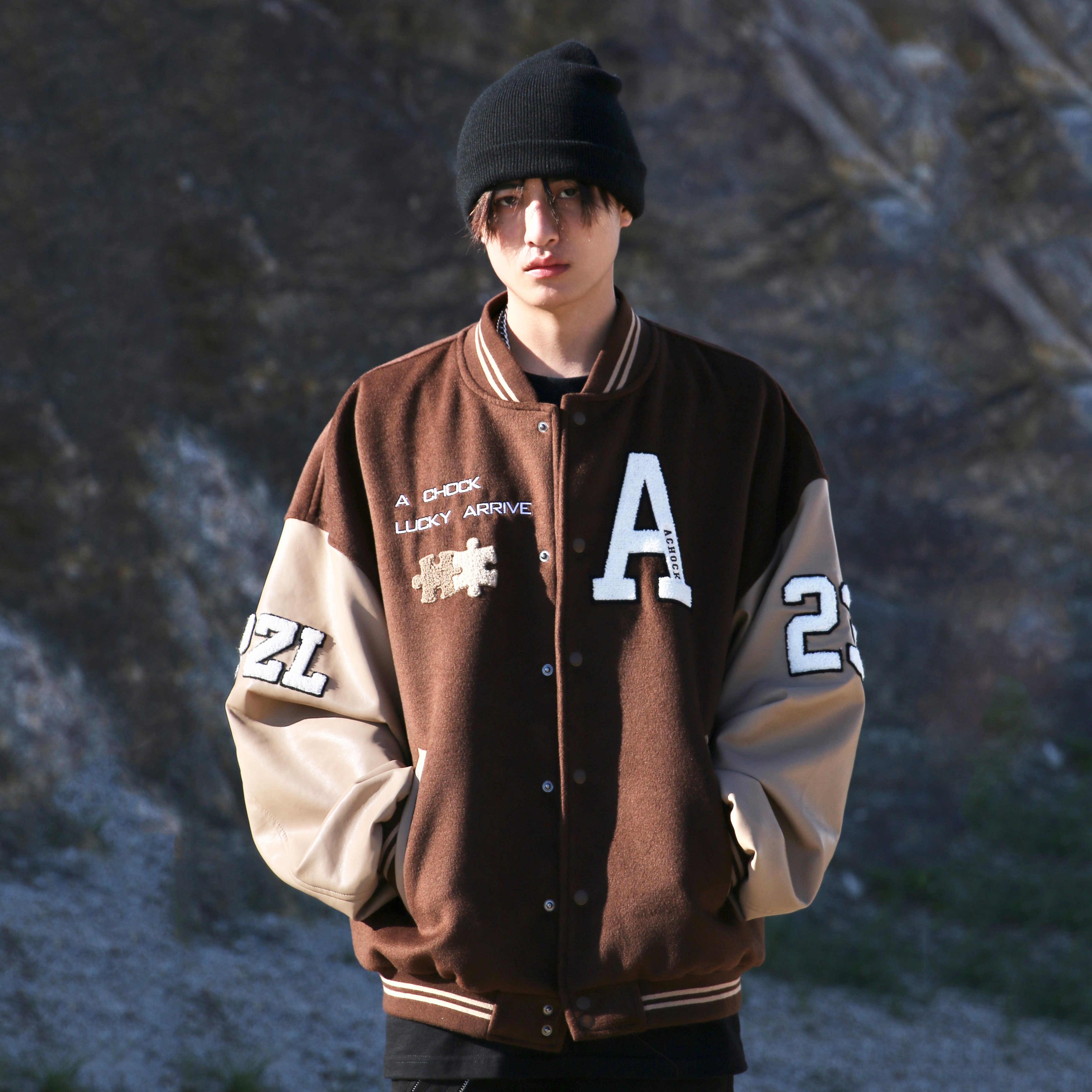 A chock复古咖啡色pu皮刺绣夹克外套男潮woo专属落肩袖夹棉棒球服