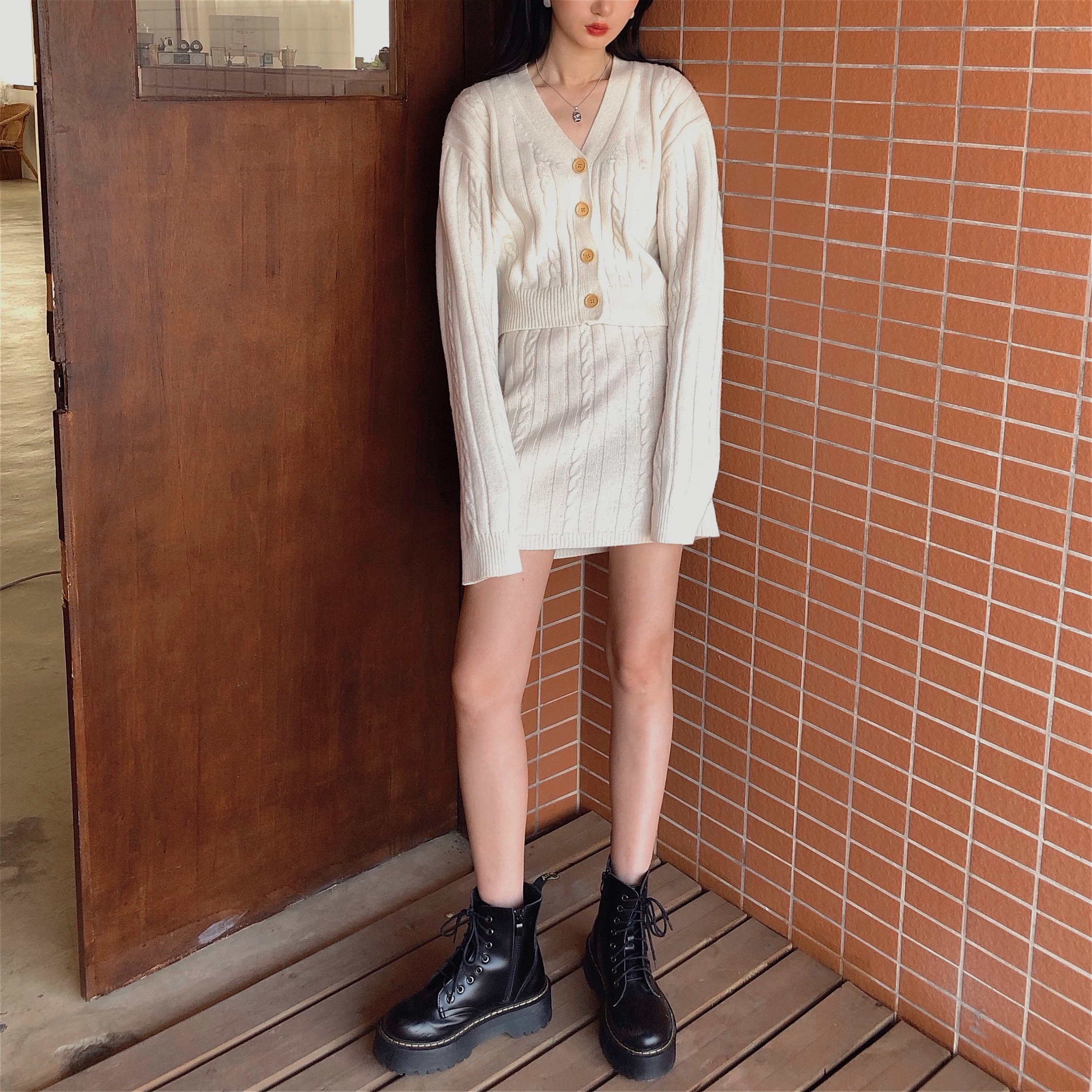 冷厂制造 北海道牛乳\失恋巧克力 浓情冬日温暖羊仔毛衣短裙套装