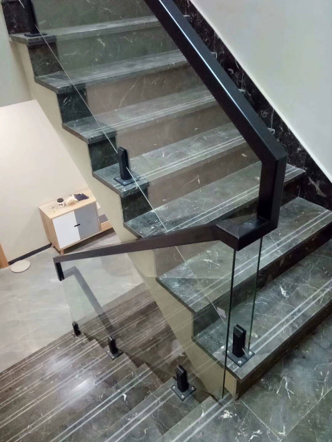 玻璃开孔不锈钢泳池底座固定楼梯扶手简约时尚楼梯玻璃连接