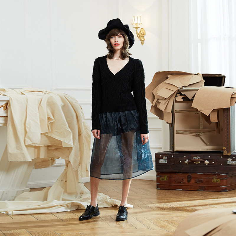 新品victoriawang麻花飘带短款毛衣镂空毛针织衫