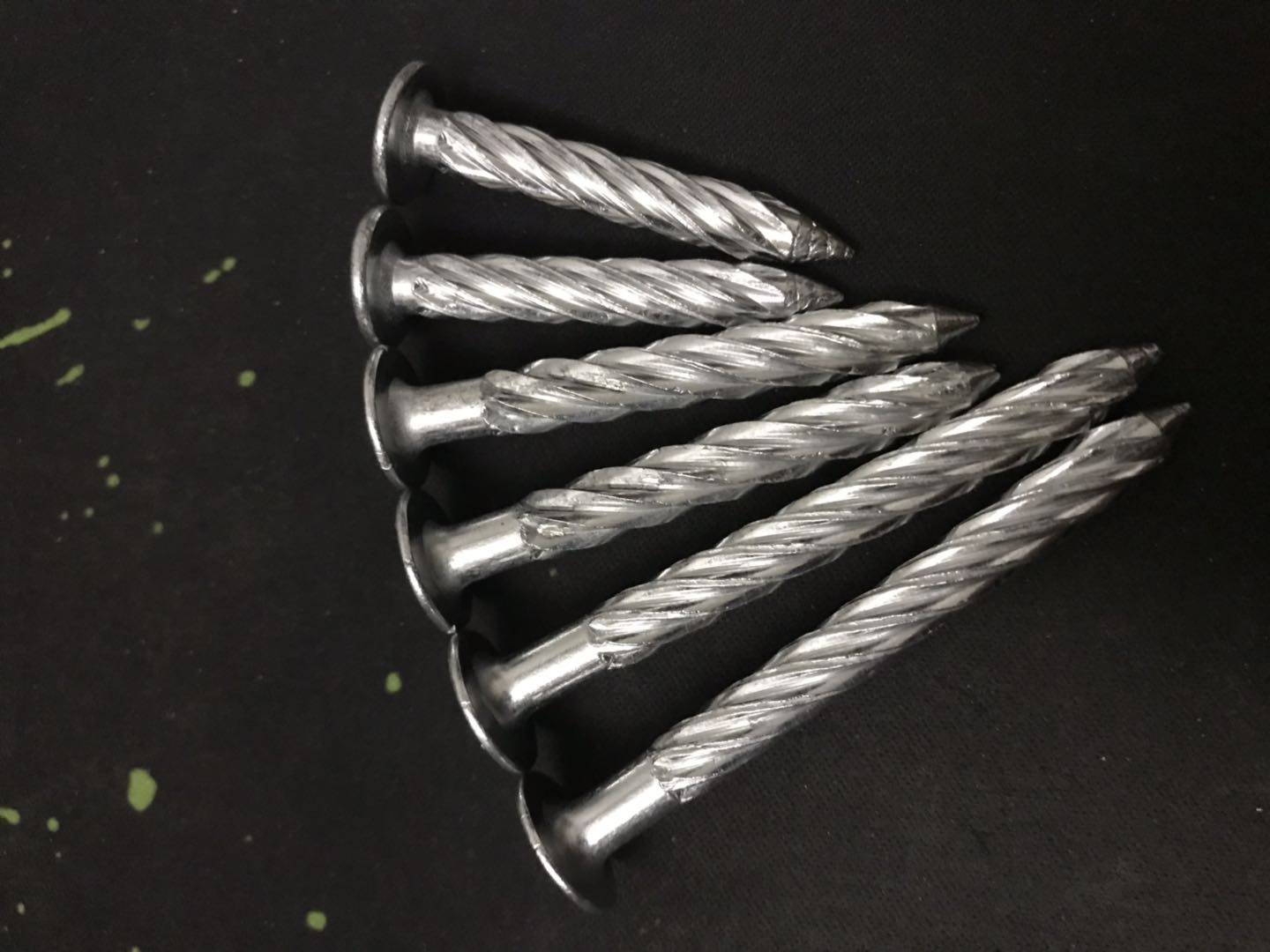 螺纹水泥压爆麻花螺钉镀锌螺钉