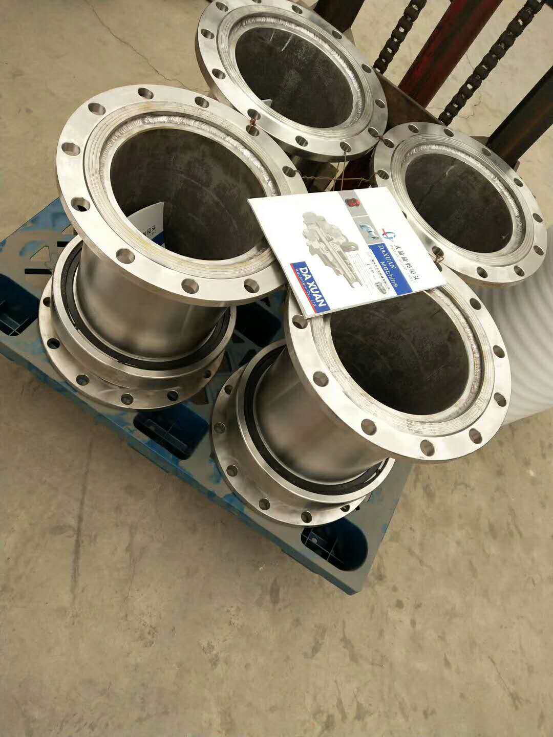 不锈钢材质法兰连接360度旋转污水管道接头dn50管接头