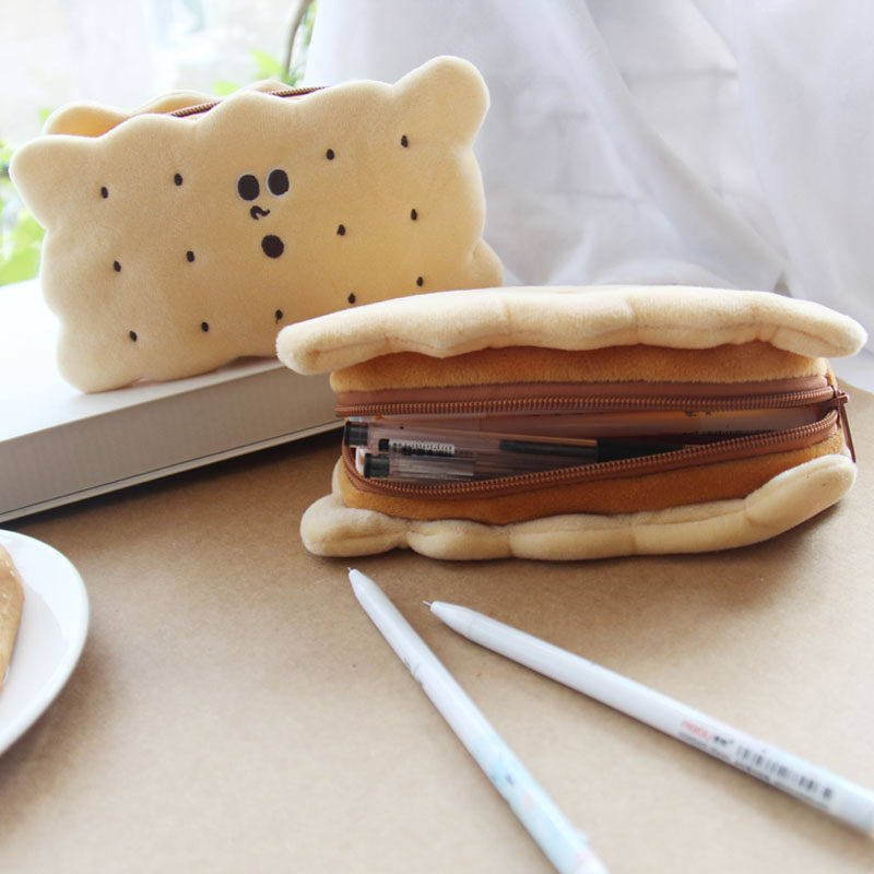 文具日本创意可爱卡通夹心饼干毛绒笔袋ins笔袋