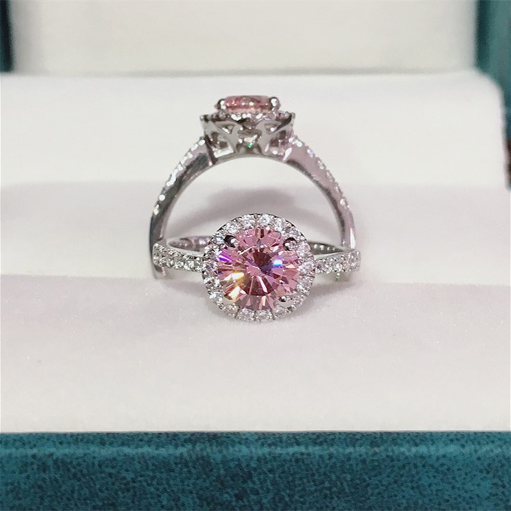 轻奢石镶嵌钻戒圆包1克拉镶嵌莫桑粉钻可过铂金戒指