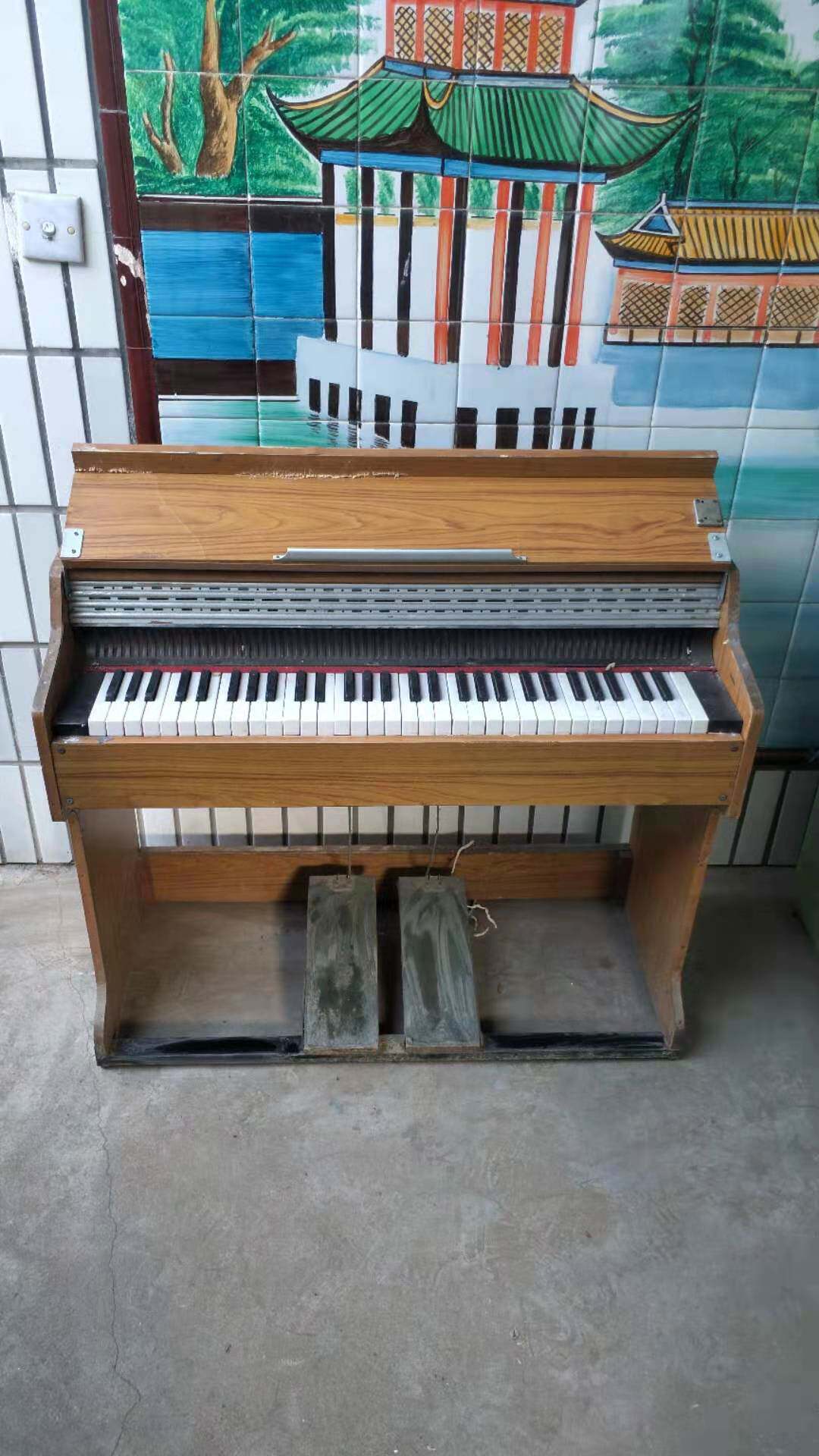 90年代木质钢琴怀旧收藏影视道具实木钢琴
