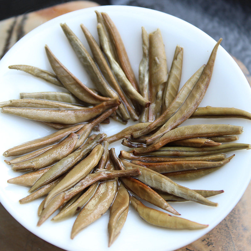 普洱茶刮油云南景谷大白银针月光白单芽五星银芽普洱