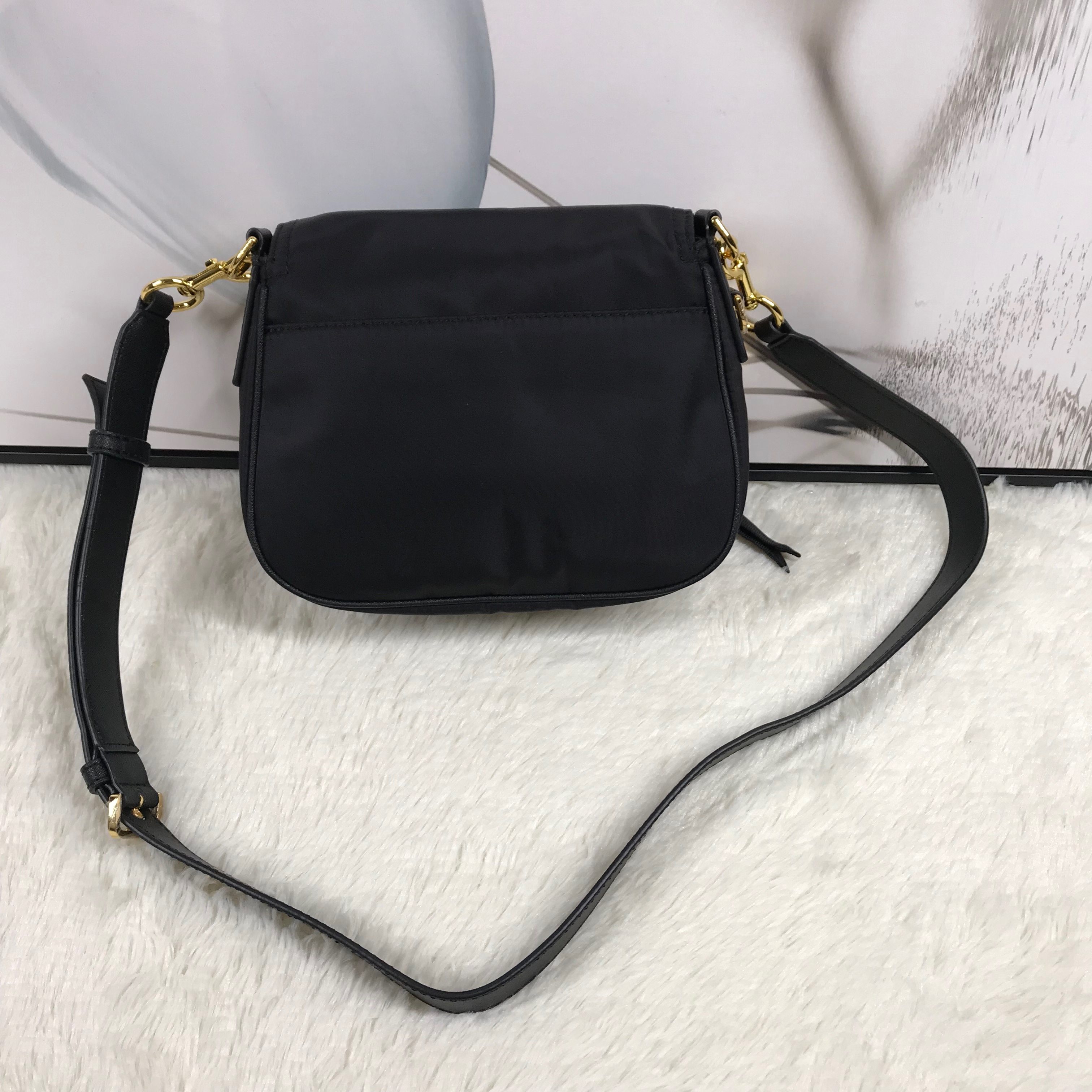 mj新款相机包女挂包防水搭扣小马哥单肩背包轻便百搭学院女马鞍包