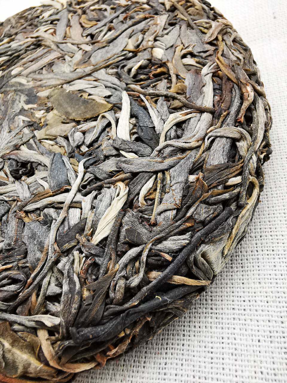 古树乔木普洱茶生茶永德布朗族200克生饼2018年春茶普洱