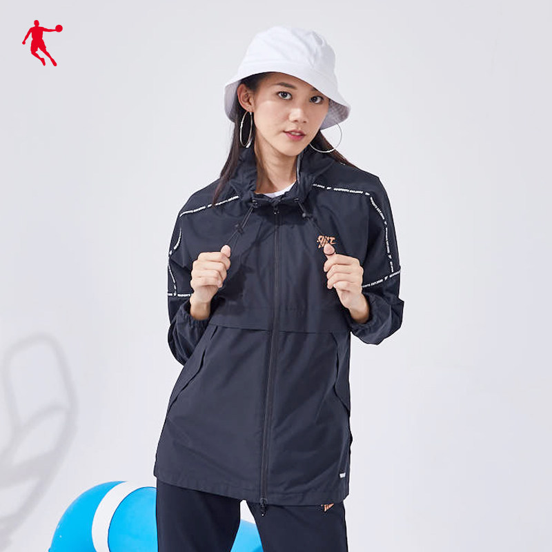 乔丹女装运动风衣女2020秋季新款梭织运动外套女子休闲运动服上衣