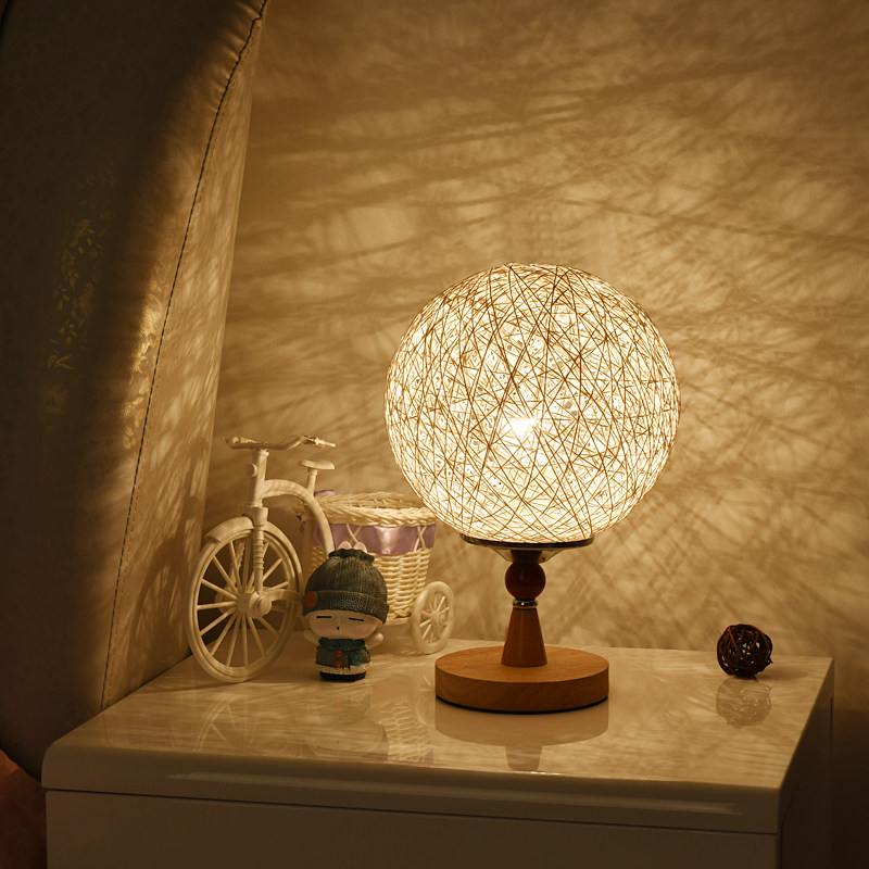 简约现代台灯卧室床头暖光小夜灯节能灯5w创意礼物实木麻线藤球灯