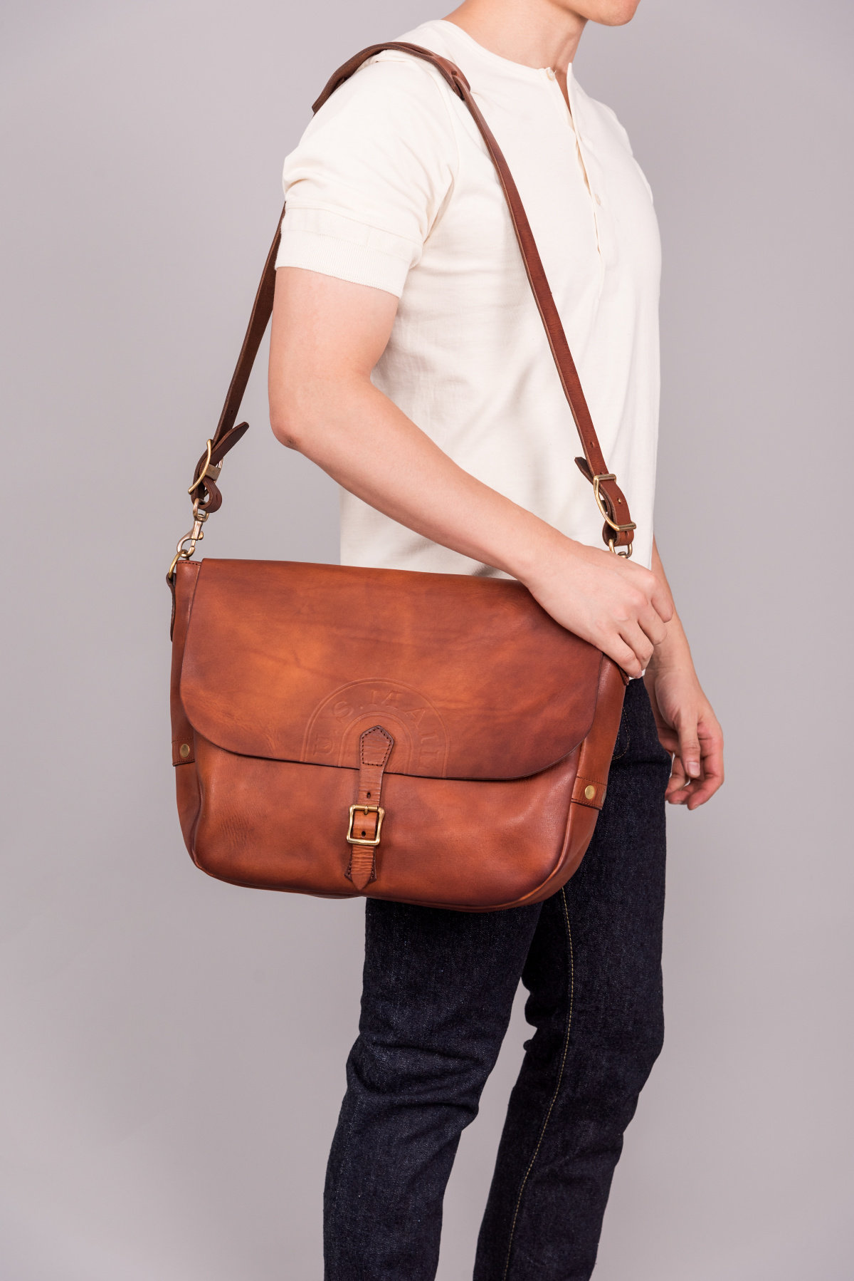 正规代理vasco植鞣邮差牛皮单肩vs248l日本制造男士包袋