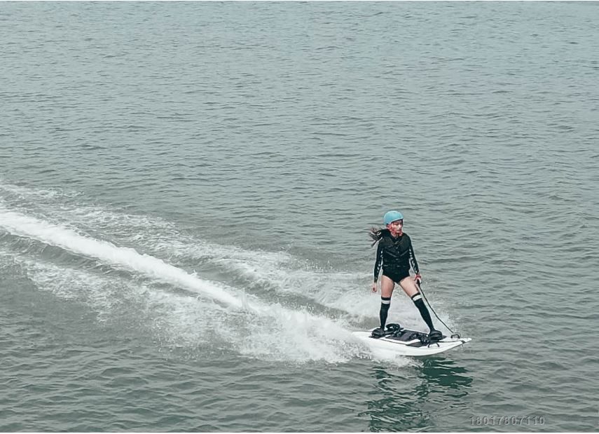 2020新款超轻碳纤维电动水上动力冲浪板滑水板动力板