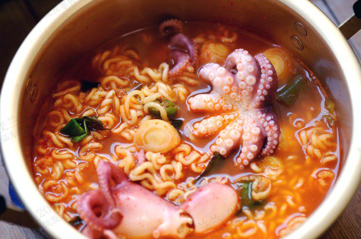 鱿鱼韩国方便面进口农心124g鱼汤辣面煮面速食冲泡方便面