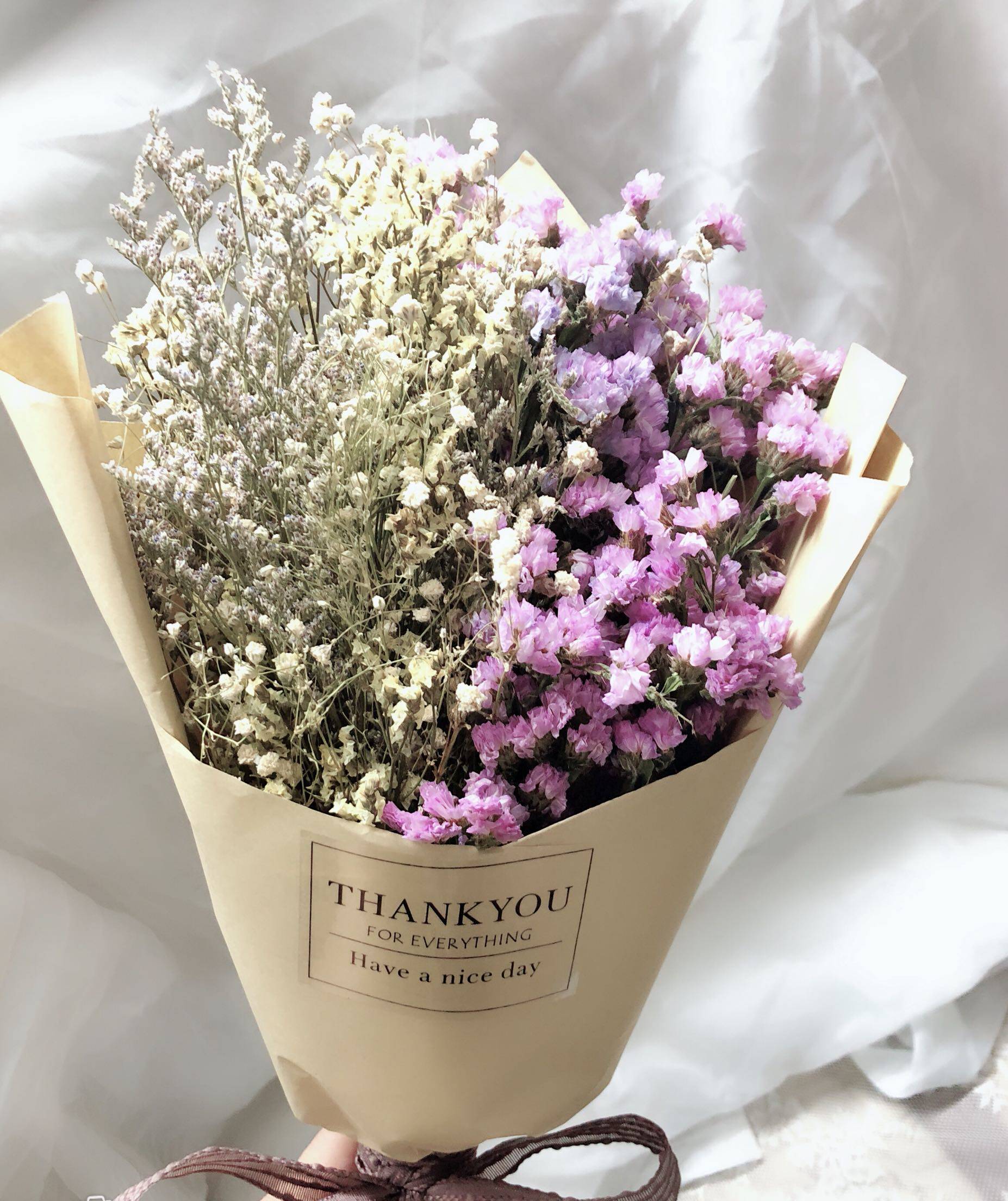 花束云南干燥勿忘我满天星干花模特手捧拍摄道具干花