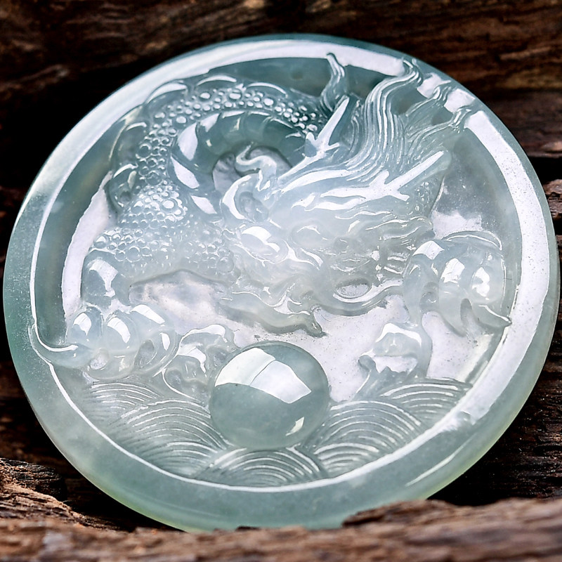 豪8印象x1931天然翡翠翡翠玉坠冰润细腻飘花灵动精工线条流畅活灵活现