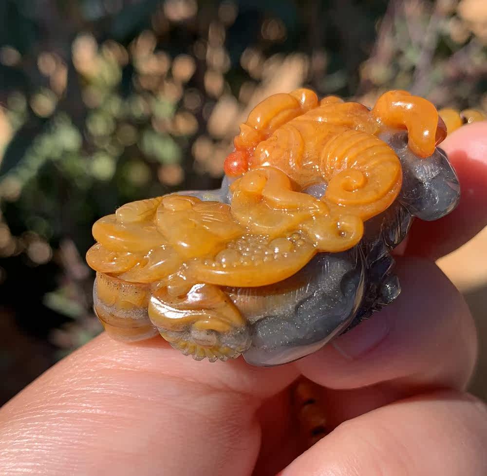 杨玉家天然黄龙玉帝帝王黄满金沙精雕霸王貔貅颈饰