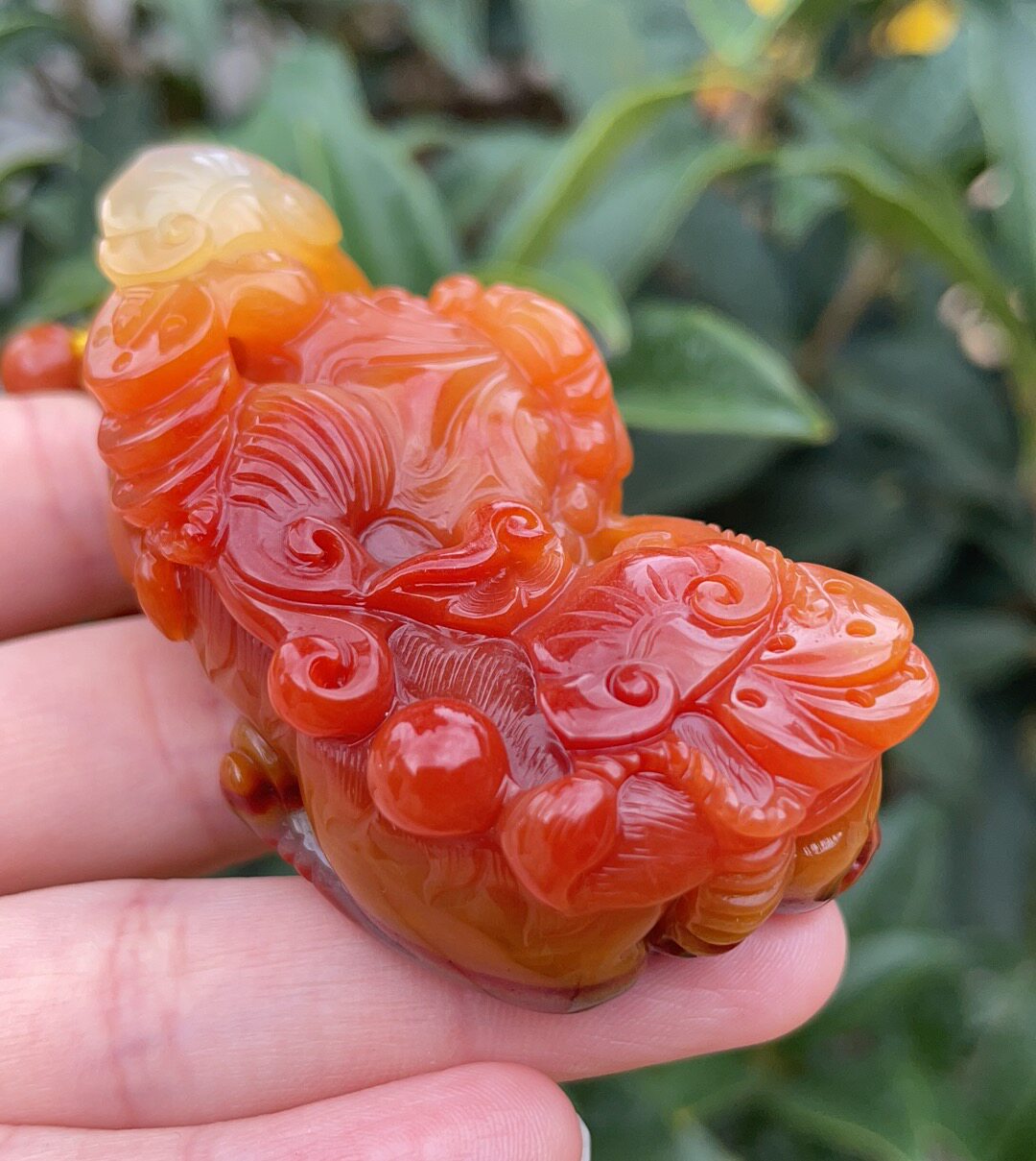 杨玉家天然黄龙玉鸡血红渐变变色金沙精雕霸王颈饰