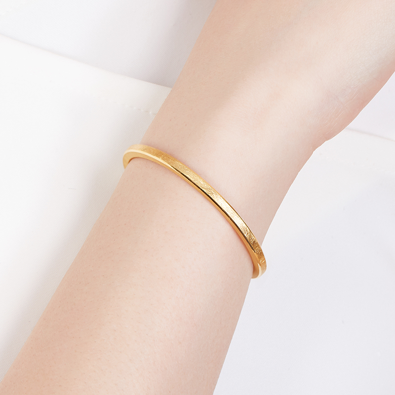 手镯六福珠宝实心黄金精工款扁开口足金计价f63tbgb0003手饰