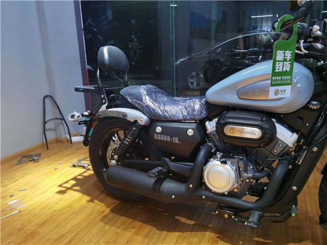 奔达金吉拉摩托车改装配件货架靠背电动车