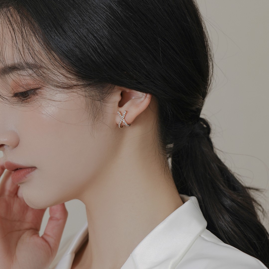 赛赛莉安cecilialin高级感x微镶闪钻s925银针耳钉气质盘蚊香耳夹